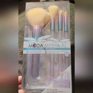 MODA Mythical 5pc Perfecting Pixie Makeup Brush Kit w/ Holographic Pouch NEW